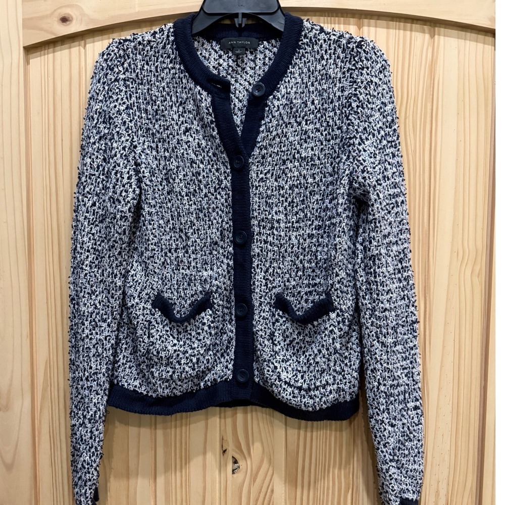 Ann Taylor Navy Blue White Textured Knit Cardigan Sweater Small Pockets Classic